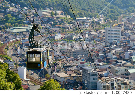 Ropeway and cityscape (Onomichi City, Hiroshima Prefecture) Ropeway and cityscape (Onomichi City, Hiroshima Prefecture) 120067420