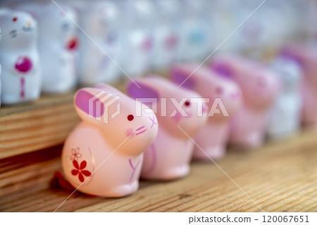 初夏的熊野神社（熊野大社） 許願兔 夕日兔 山形縣南陽市 120067651