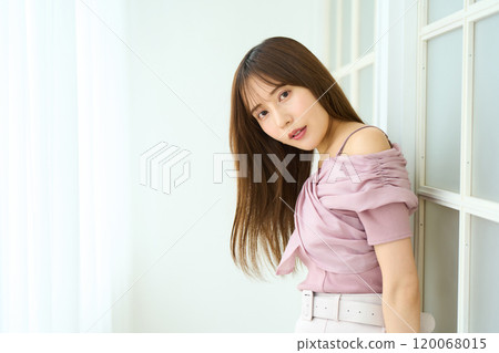 年輕的女士 120068015