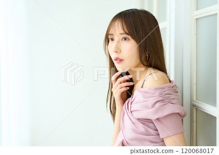 young woman young woman 120068017