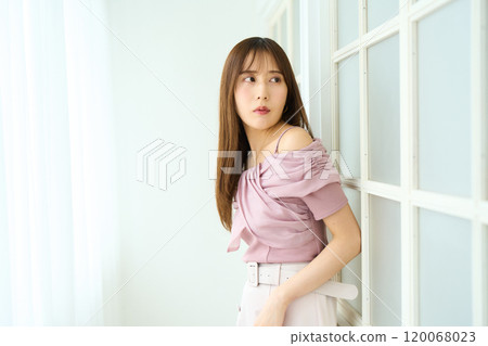 young woman young woman 120068023