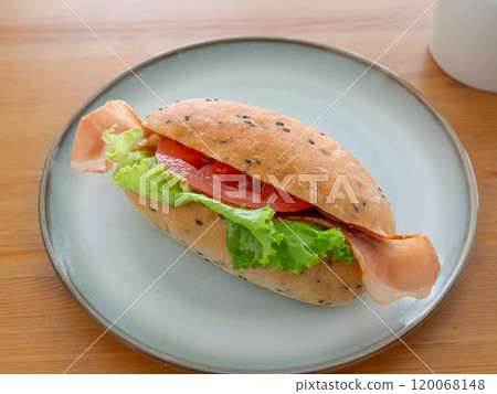 BLT sandwich made with sesame bread 120068148