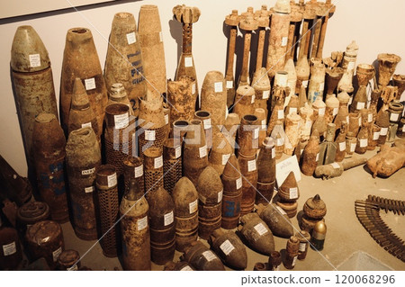 瑯勃拉邦未爆彈中心展示的炸彈 瑯勃拉邦未爆彈中心展示的炸彈 120068296