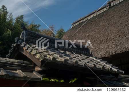 An old house photographed in Yawata, Kyoto Prefecture, available for reservation 120068682