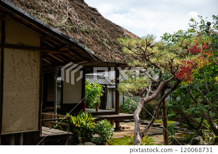 An old house photographed in Yawata, Kyoto Prefecture, available for reservation An old house photographed in Yawata, Kyoto Prefecture, available for reservation 120068731