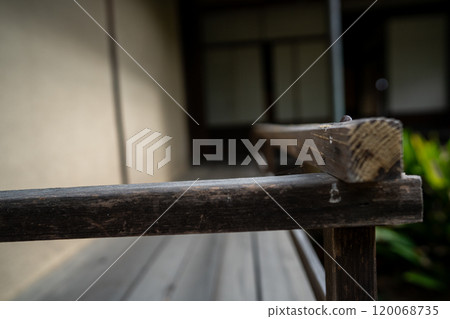 An old house photographed in Yawata, Kyoto Prefecture, available for reservation 120068735