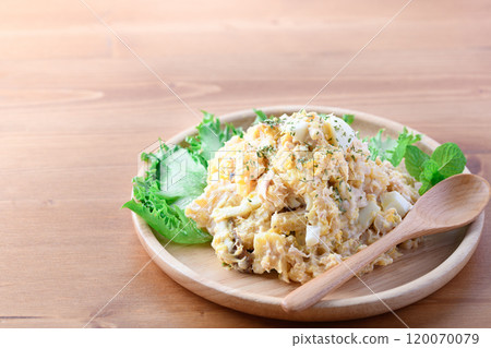 Sweet potato, boiled egg and tuna potato salad 120070079