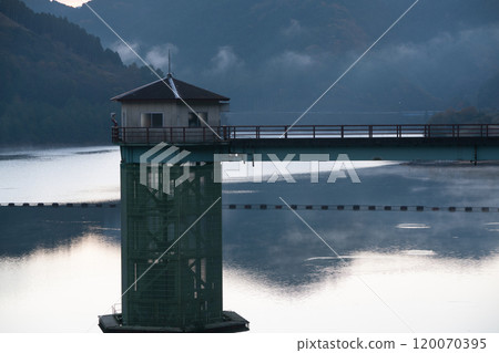 拍攝青戶水壩，這是一座建於滋賀縣甲賀市野須川上游的多功能水壩。 120070395