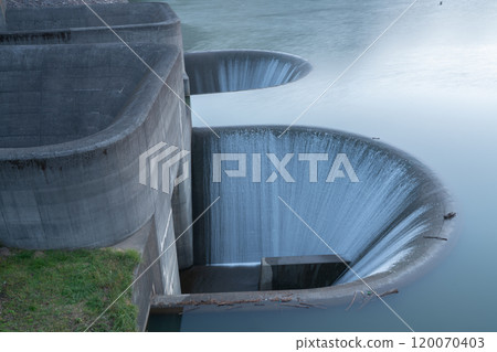 拍攝青戶水壩，這是一座建於滋賀縣甲賀市野須川上游的多功能水壩。 120070403