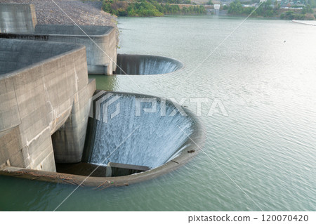 Photograph of Aodo Dam, a multipurpose dam built upstream of the Yasu River in Koka City, Shiga Prefecture. Photograph of Aodo Dam, a multipurpose dam built upstream of the Yasu River in Koka City, Shiga Prefecture. 120070420