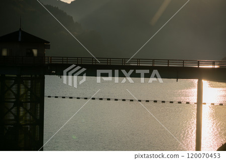 Photograph of Aodo Dam, a multipurpose dam built upstream of the Yasu River in Koka City, Shiga Prefecture. 120070453