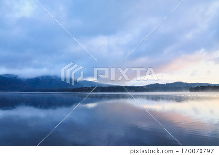 秋天的尾瀨 大瀨沼的清晨風景 120070797