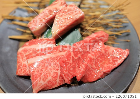 Japanese black beef yakiniku (assorted) 120071051