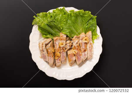 Tuna rare steak (garlic sauce) Bigeye tuna Tuna rare steak (garlic sauce) Bigeye tuna 120072532