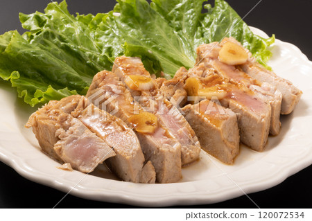 Tuna rare steak (garlic sauce) Bigeye tuna Tuna rare steak (garlic sauce) Bigeye tuna 120072534