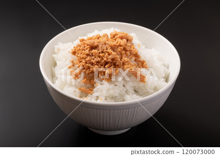 Grilled salmon, cod roe, and rice topped with seasonings 120073000