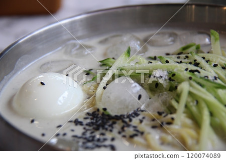 kroean soybean noodle soup 120074089