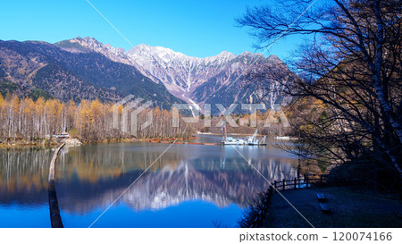 Autumn foliage at Kamikochi in Matsumoto City, Nagano Prefecture in late autumn, and Okuhotaka covered with a small amount of snow Autumn foliage at Kamikochi in Matsumoto City, Nagano Prefecture in late autumn, and Okuhotaka covered with a small amount of snow 120074166