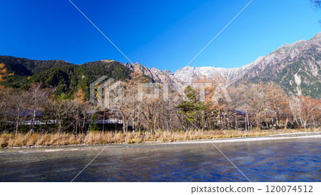 Late autumn in Kamikochi 120074512