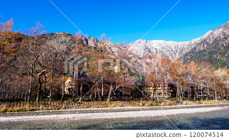 Late autumn in Kamikochi 120074514