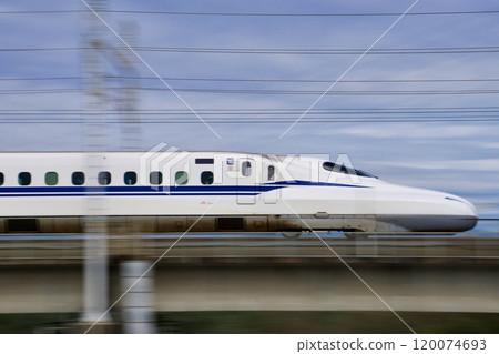 運行新幹線 N700S（平移拍攝） 120074693