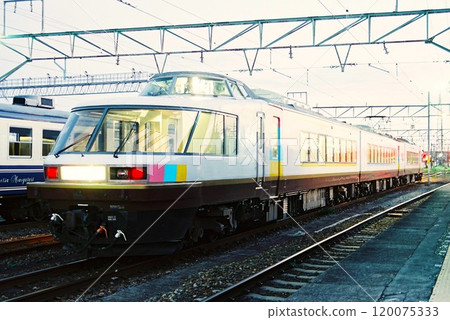 485系列Nodoka列車清晨停靠新津 485系列Nodoka列車清晨停靠新津 120075333