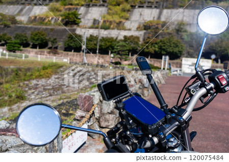 攜帶錄影設備的摩托車 120075484
