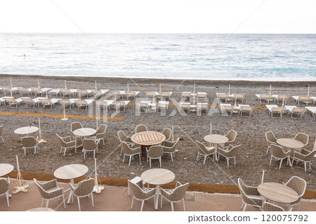 法國尼斯的海灘 120075792