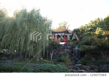 Chinese garden, Shinshuen, in Daishi Park, Kawasaki City, Kanagawa Prefecture Chinese garden, Shinshuen, in Daishi Park, Kawasaki City, Kanagawa Prefecture 120075969