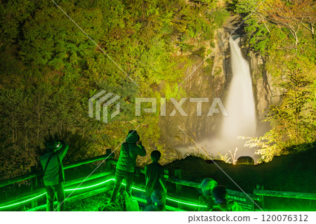 [Shizuoka Prefecture] Tourists looking at the illuminated Akasui Falls 120076312