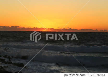 A beautiful sunset seen from Nishiizu 120076461
