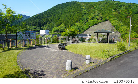 Scenery of Morimachi, Shuchi District, Shizuoka Prefecture (a rest area overlooking the Otagawa Dam) Scenery of Morimachi, Shuchi District, Shizuoka Prefecture (a rest area overlooking the Otagawa Dam) 120076513