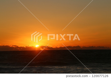 A beautiful sunset seen from Nishiizu A beautiful sunset seen from Nishiizu 120077126