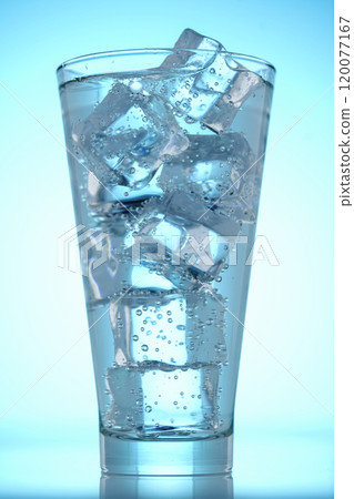 transparent alcoholic cocktail with ice 120077167