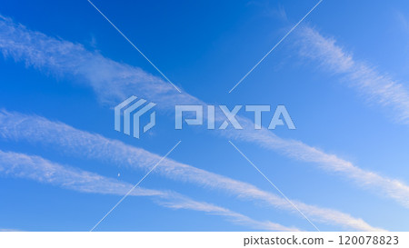 Dragon clouds flowing in the blue evening sky 120078823