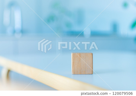 Wood block 120079506