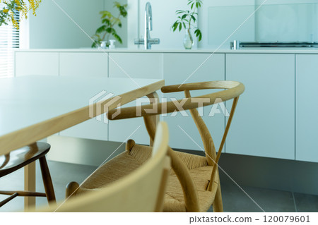 Dining table 120079601