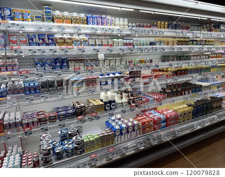 Products neatly arranged on the shelves (dairy products) 120079828