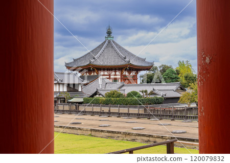 日本旅遊勝地奈良(興福寺、五層塔、奈良公園) 日本旅遊勝地奈良(興福寺、五層塔、奈良公園) 120079832