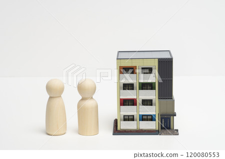 Image of newlyweds and an apartment Image of newlyweds and an apartment 120080553