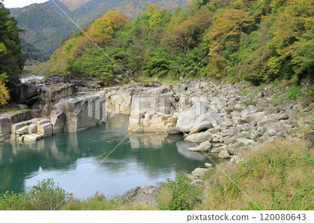 睡覺的床 120080643