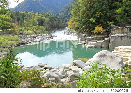 睡覺的床 120080676