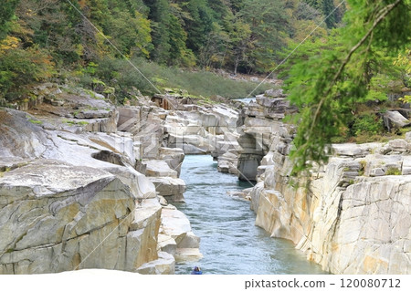 睡覺的床 睡覺的床 120080712