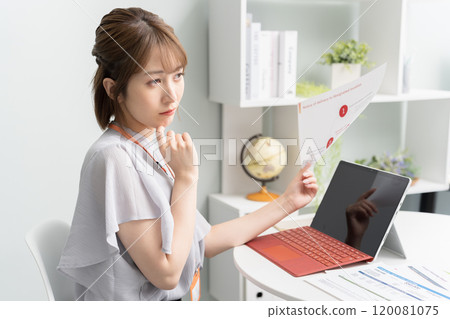 Woman, computer, trouble, remote work 120081075