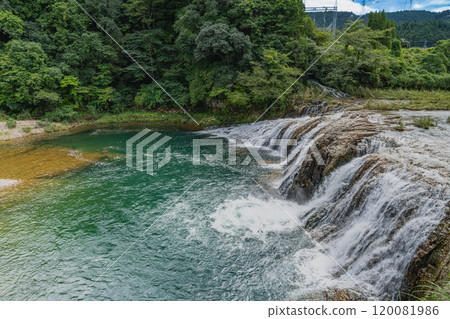 A beautiful view of the flowing ivy stream surrounded by fresh greenery in Toei Town (Aichi Prefecture) A beautiful view of the flowing ivy stream surrounded by fresh greenery in Toei Town (Aichi Prefecture) 120081986