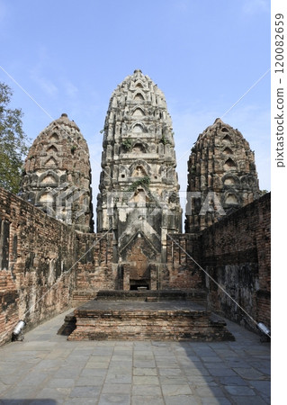 Wat Masri Sawai, Sukhothai ruins, Thailand 120082659