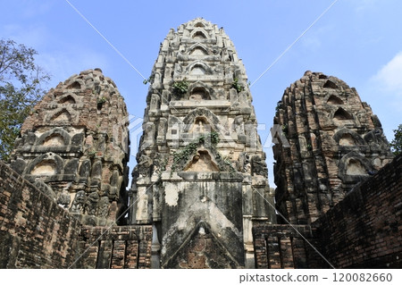 Wat Masri Sawai, Sukhothai ruins, Thailand Wat Masri Sawai, Sukhothai ruins, Thailand 120082660