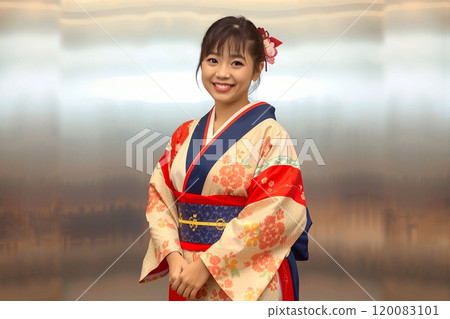 穿著和服擺姿勢的女人 穿著和服擺姿勢的女人 120083101