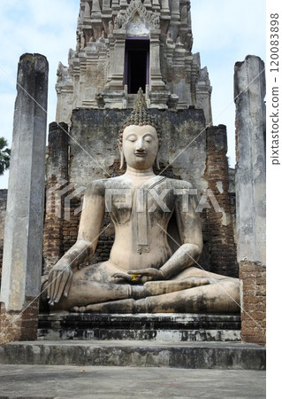 Wat Phra Si Rattana Mahathat in Si Satchanalai Historical Park 120083898