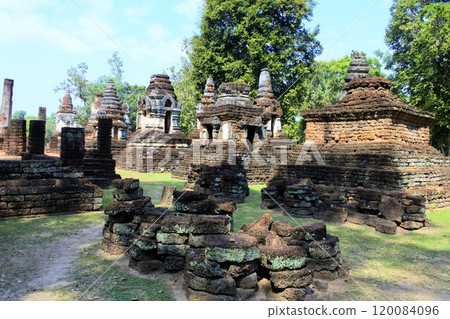 Si Satchanalai Historical Park, Wat Chedi Chet Teow Si Satchanalai Historical Park, Wat Chedi Chet Teow 120084096